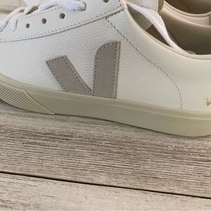 Veja campo size 9 new without box